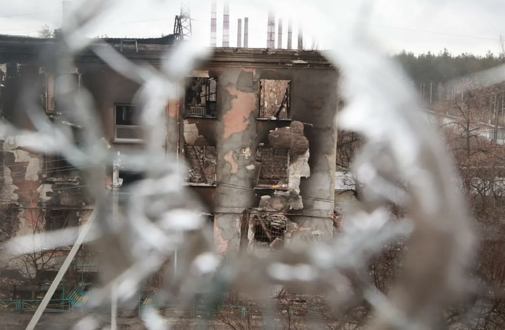 Последние новости 2 апреля. Мариуполь после обстрела 2022. Взорвано здание в Мариуполе.